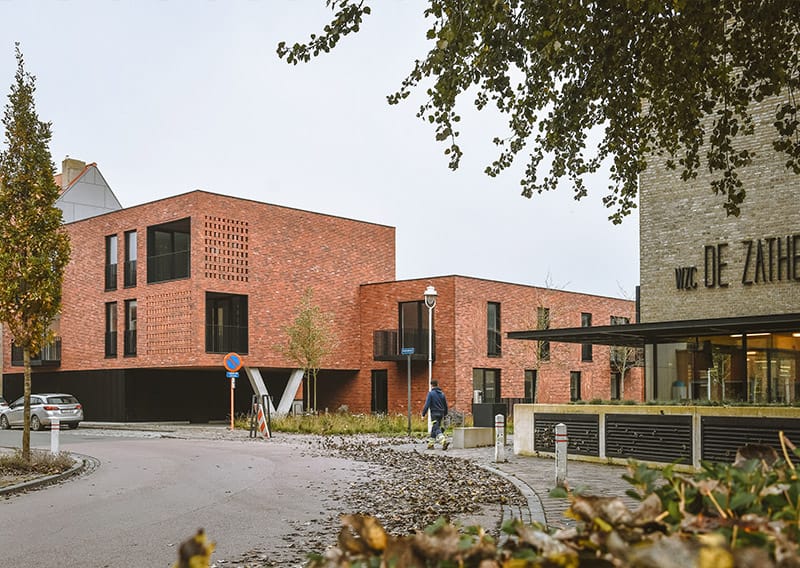 Projectbeeld Ravelijnplein Nieuwpoort: publieke ruimte/pleinontwerp met stedelijke inrichting.
